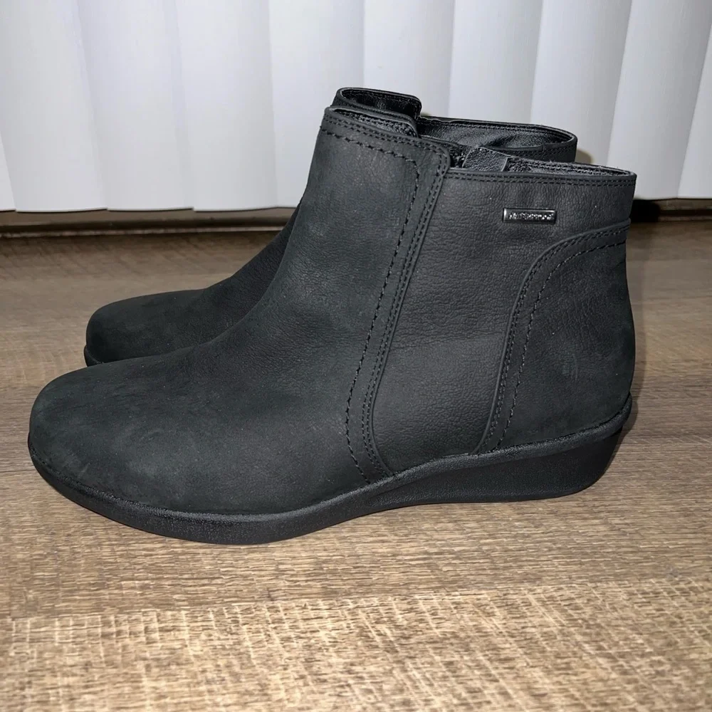 Aravon Women’s Fairlee Waterproof Ankle Boot